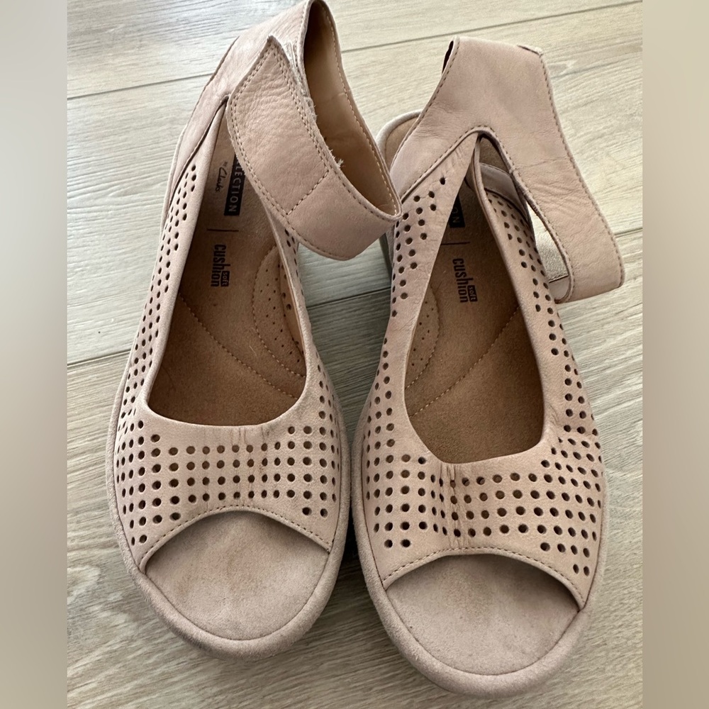 Clarks Womens Reedly Salene Nubuck Perforated Wedge Sandals